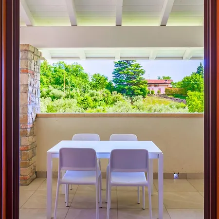 Апартаменты Le Calle - Peaceful Nature Retreat With Pool & Forest Walks Roina